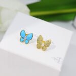 Van Cleef & Arpels Two Butterfly earrings, Yellow gold, diamonds - Image 2