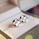 Louis Vuitton Color Blossom Sun Ear Stud, Pink Gold And White Mother-of-Pearl - Earrings - Image 3
