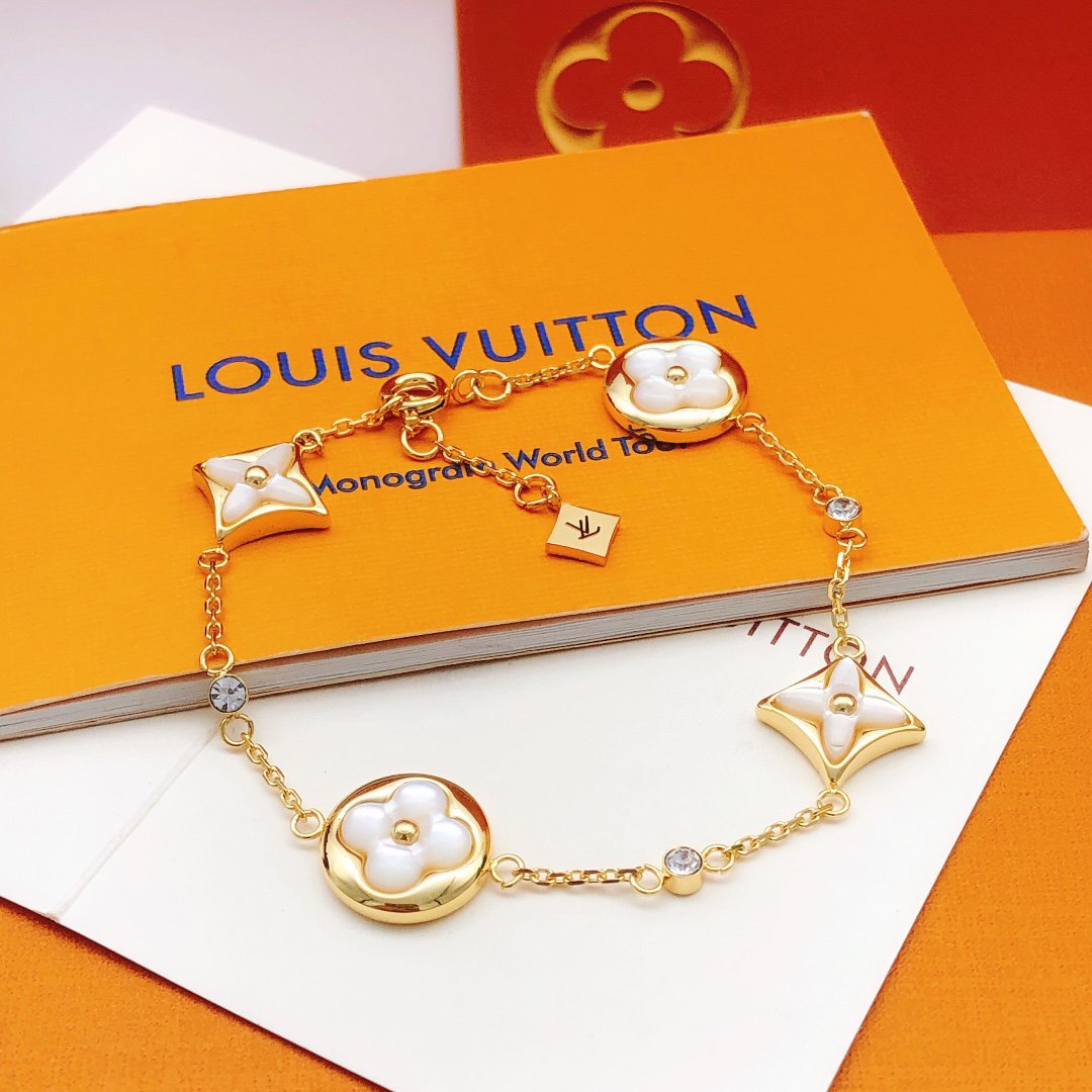 267999e4fca07ae964c6670deba0b2b5 Louis Vuitton LV Color Blossom BB Multi-Motifs Bracelet,Gold, White Mother-of-Pearl And Diamonds - Bracelet - Image 1