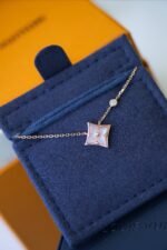 Louis Vuitton Color Blossom BB Star Pendant, Pink gold, Pink Mother-of-Pearl and diamond Necklace - Image 5