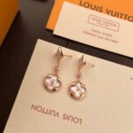 Louis Vuitton LV Color Blossom Long Earrings, Pink Gold, White Mother-Of-Pearl And Diamonds - Earrings - Image 4