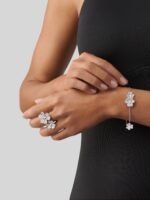 Van Cleef & Arpels Vinatge Frivole bracelet, 5 flowers, White gold, diamonds - Image 3