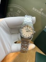 Audemars Piguet roayal-oak watch, white gold, Diamonds, 33mm - Image 3