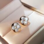 Louis Vuitton Color Blossom Sun Ear Stud, Pink Gold And White Mother-of-Pearl - Earrings - Image 8