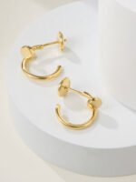 Cartier Juste un Clou hoop earrings, Small model, Yellow gold - Image 4