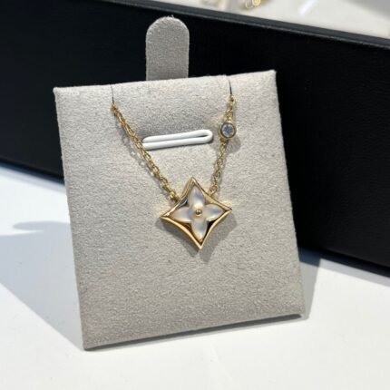 Louis Vuitton Color Blossom BB Star Pendant, Gold, White Mother-of-Pearl and Diamond - Necklace