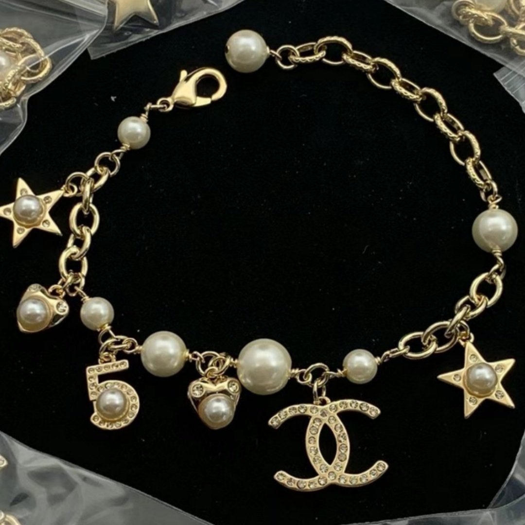 c516afe7aecc7b8cbfb9b681713ff83c Chanel Bracelet - Image 1