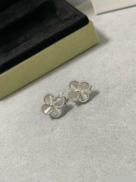 Van Cleef & Arpels Earrings - Image 6