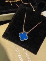 Van Cleef & Arpels Alhambra pendant, Two Size - Image 6