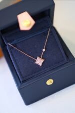 Louis Vuitton Color Blossom BB Star Pendant, Pink gold, Pink Mother-of-Pearl and diamond Necklace - Image 4